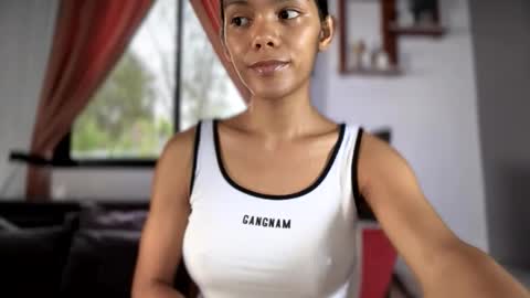 caroline_east online show from May 15, 2026, 11:01 pm