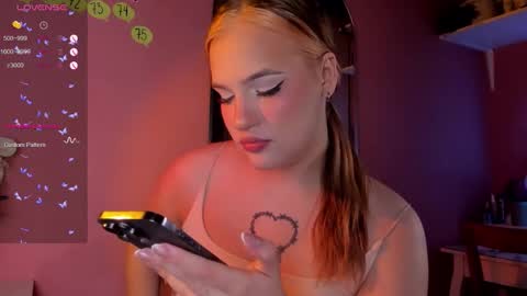 Snapshot of caroline_kiparis chatting on September 27, 2025, 8:25 pm Caro online show from September 27, 2025, 8:25 pm