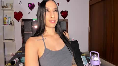 Snapshot of caroline_m8 chatting on February 19, 2025, 2:33 am CAROLINE online show from February 19, 2025, 2:33 am