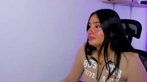 caroline_rodriguez_9 online show from December 22, 2025, 7:11 pm