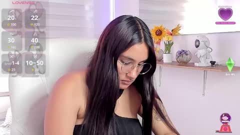 caroline_rodriguez_9 online show from April 29, 2026, 7:20 pm