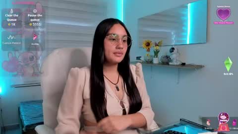 caroline_rodriguez_9 online show from April 30, 2026, 9:52 pm