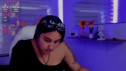 caroline_rodriguez_9 online show from May 8, 2026, 8:47 pm