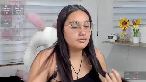 caroline_rodriguez_9 online show from May 9, 2026, 7:19 pm