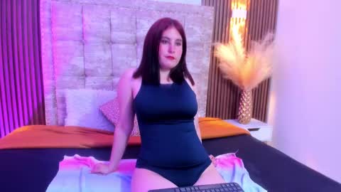 Snapshot of caroline_tim chatting on September 23, 2025, 7:39 pm Caroline online show from September 23, 2025, 7:39 pm