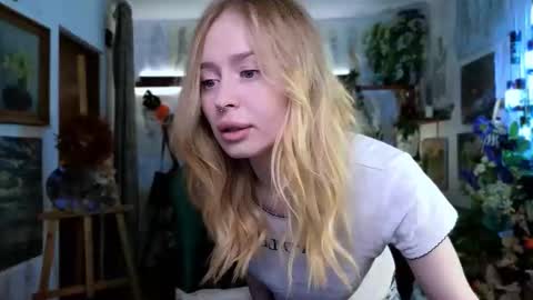 Caroline online show from November 13, 2025, 6:12 am