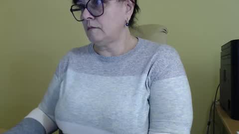 Snapshot of carolinedream_ chatting on September 22, 2025, 12:18 pm CarolineDream  online show from September 22, 2025, 12:18 pm