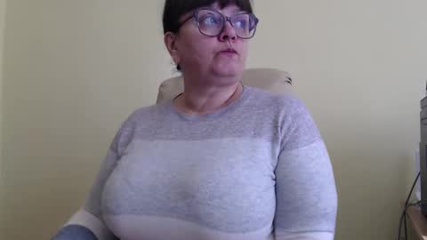 Snapshot of carolinedream_ chatting on October 30, 2025, 7:10 am CarolineDream  online show from October 30, 2025, 7:10 am