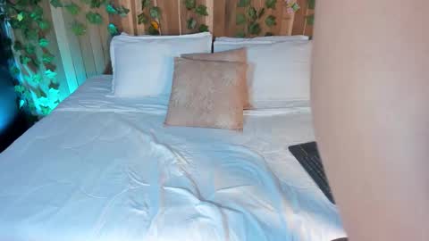 Snapshot of carolineejoness chatting on February 2, 2026, 7:23 pm Caroline online show from February 2, 2026, 7:23 pm