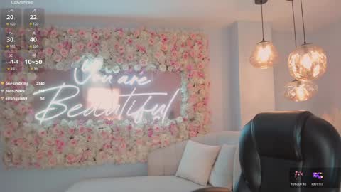 Snapshot of carolinegrace_ chatting on February 6, 2025, 4:58 pm Caro online show from February 6, 2025, 4:58 pm