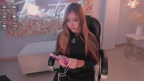 Snapshot of carolinegrace_ chatting on February 25, 2025, 11:08 am Caro online show from February 25, 2025, 11:08 am