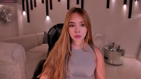 Snapshot of carolinegrace_ chatting on October 19, 2025, 11:00 am Caro online show from October 19, 2025, 11:00 am