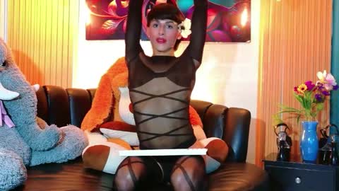 carolinejesh online show from May 5, 2026, 1:08 pm