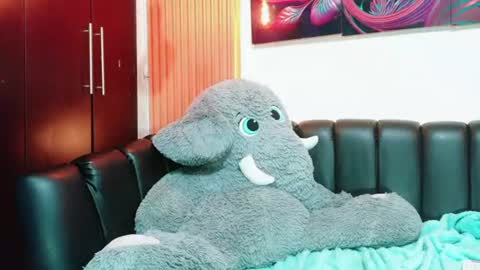 carolinejesh online show from June 27, 2026, 12:22 pm