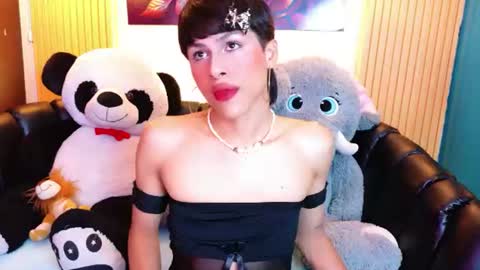 carolinejesh online show from August 5, 2026, 12:08 pm