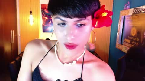 carolinejesh online show from August 7, 2026, 7:27 pm