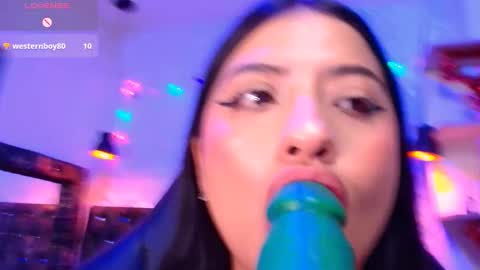 Snapshot of carolinescoth_dl chatting on February 8, 2025, 8:42 pm Caroline Scoth online show from February 8, 2025, 8:42 pm