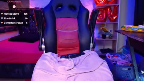 Snapshot of carolinescoth_dl chatting on March 2, 2025, 8:29 pm Caroline Scoth online show from March 2, 2025, 8:29 pm