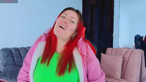 Snapshot of carolinhe_ chatting on October 3, 2025, 8:17 pm Carolinhe  online show from October 3, 2025, 8:17 pm