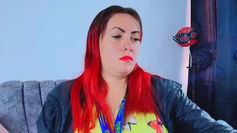 Snapshot of carolinhe_ chatting on October 8, 2025, 7:33 pm Carolinhe  online show from October 8, 2025, 7:33 pm