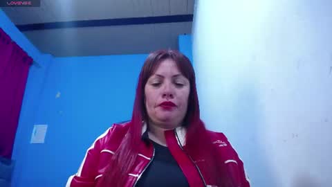 Carolinhe  online show from June 14, 2026, 12:07 pm