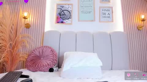 Carol Rivera  online show from September 19, 2025, 8:20 pm