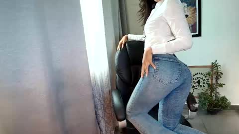 Snapshot of carolu_ chatting on October 17, 2025, 7:49 pm Caro online show from October 17, 2025, 7:49 pm