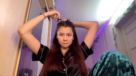 Emma online show from December 2, 2025, 6:08 am