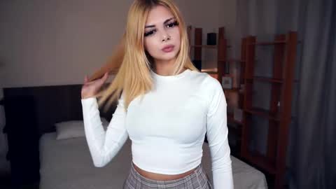 Hello everyone Im Monica Its my first day Were going to have fun together  online show from September 8, 2025, 7:57 pm