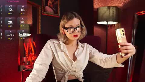 Snapshot of carrie_in_the_city chatting on February 28, 2026, 8:43 pm Carrie online show from February 28, 2026, 8:43 pm