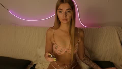 Snapshot of carriebradshawww chatting on October 9, 2025, 2:26 pm carriebradshawww online show from October 9, 2025, 2:26 pm