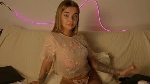 Snapshot of carriebradshawww chatting on October 10, 2025, 2:38 pm carriebradshawww online show from October 10, 2025, 2:38 pm