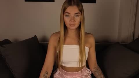 Snapshot of carriebradshawww chatting on October 23, 2025, 3:33 pm carriebradshawww online show from October 23, 2025, 3:33 pm