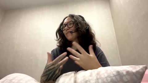 Emilia online show from November 12, 2025, 5:41 am