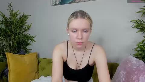 Snapshot of casey__miller chatting on October 4, 2025, 1:36 am casey__miller online show from October 4, 2025, 1:36 am