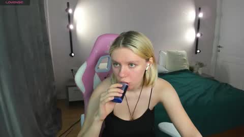 Snapshot of casey__miller chatting on October 6, 2025, 1:36 am casey__miller online show from October 6, 2025, 1:36 am