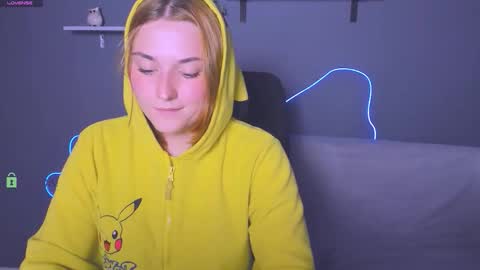 casey_meow_ online show from September 29, 2025, 1:05 pm