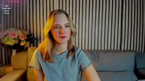 Snapshot of casey_sweeet chatting on October 19, 2025, 4:07 pm Casey sweeet online show from October 19, 2025, 4:07 pm