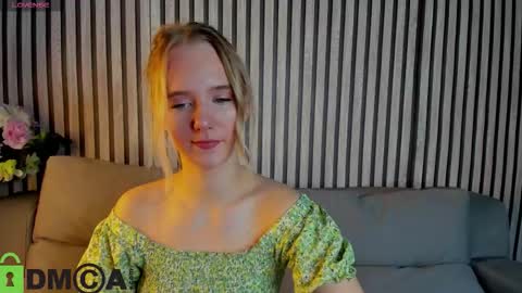 Snapshot of casey_sweeet chatting on October 21, 2025, 4:08 pm Casey sweeet online show from October 21, 2025, 4:08 pm