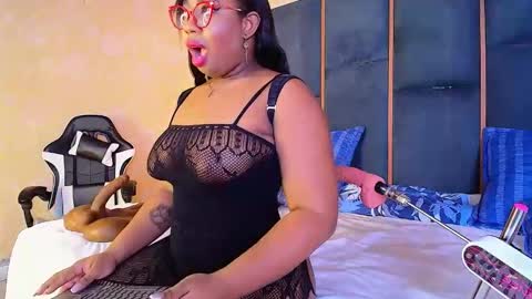 Snapshot of caseymoon chatting on October 15, 2025, 1:44 pm Casey online show from October 15, 2025, 1:44 pm