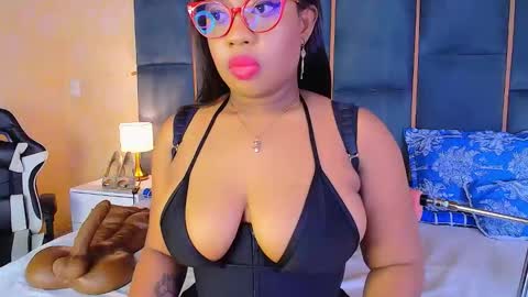 Snapshot of caseymoon chatting on October 19, 2025, 12:39 pm Casey online show from October 19, 2025, 12:39 pm