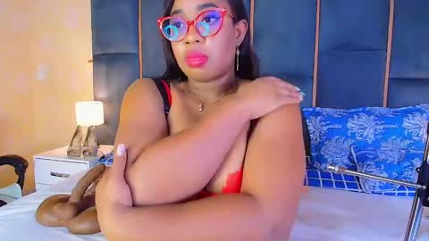 Snapshot of caseymoon chatting on October 20, 2025, 12:16 pm Casey online show from October 20, 2025, 12:16 pm