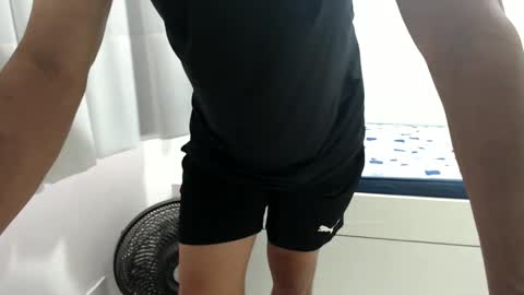 cashmastermuscle77 online show from December 7, 2024, 8:49 pm