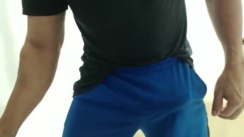 cashmastermuscle77 online show from May 6, 2026, 10:31 am