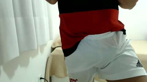 cashmastermuscle77 online show from June 17, 2026, 9:05 pm