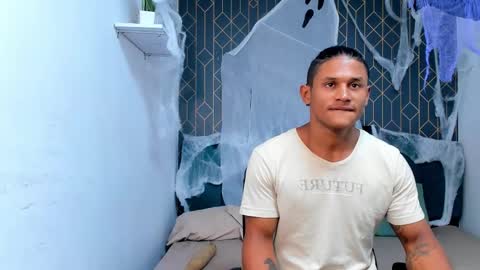 Snapshot of casike_978 chatting on November 2, 2025, 7:27 pm Casike online show from November 2, 2025, 7:27 pm