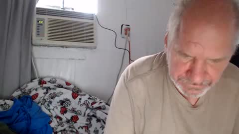 Snapshot of casinocam chatting on August 2, 2026, 1:42 pm CasinoCam online show from August 2, 2026, 1:42 pm