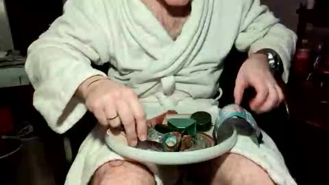 Snapshot of casory1922 chatting on December 4, 2025, 10:35 am hairyokieotter online show from December 4, 2025, 10:35 am