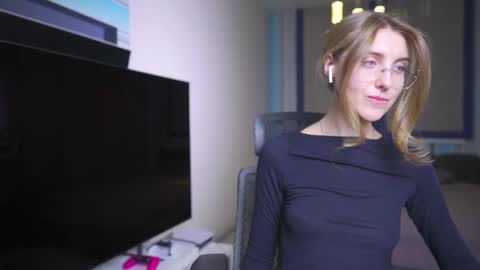 Seductress Cassia  FINDOM AND SADISM  NO NUDE online show from February 8, 2026, 4:32 pm