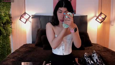 Snapshot of cassie_bloom chatting on October 24, 2025, 8:05 pm cassie_bloom online show from October 24, 2025, 8:05 pm